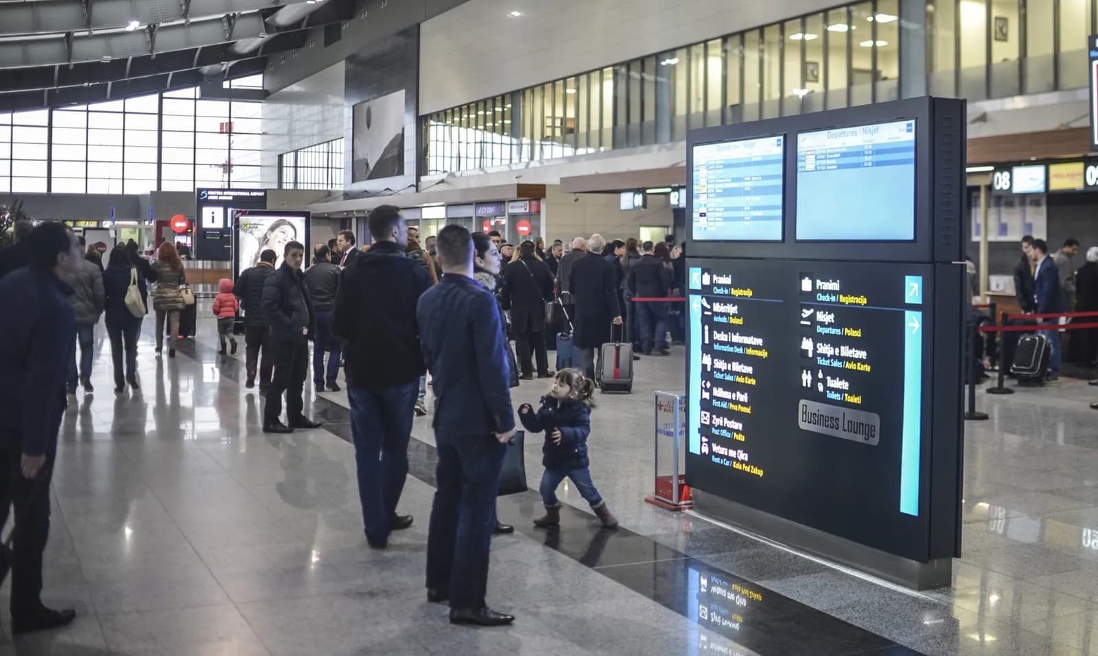 Kapet shtetasi i Serbisë në Aeroportin e Prishtinës, dyshohet për dokumente të falsifikuara