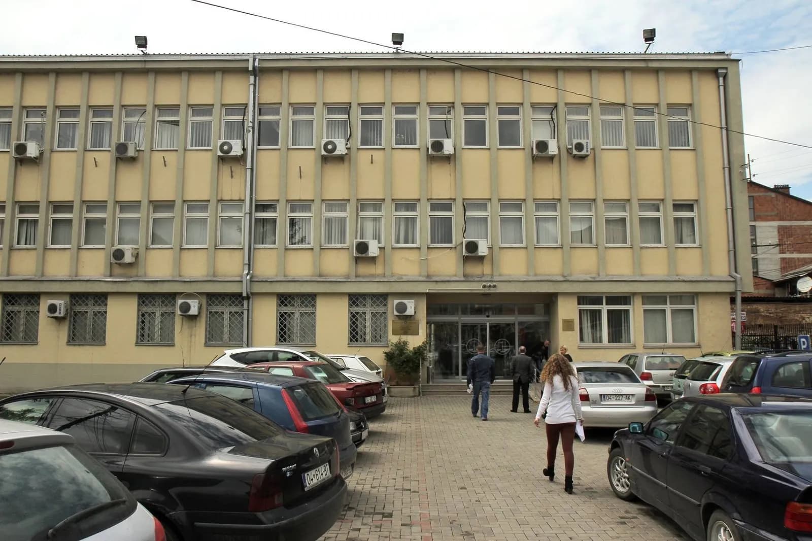 Keqpërdorimi milionësh në BKS, dalin para Gjykatës 39 të arrestuarit