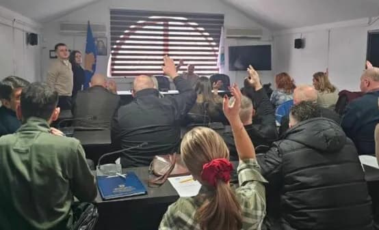 Komuna e Zubin Potokut përsëri voton për largimin nga Asociacioni i Komunave të Kosovës
