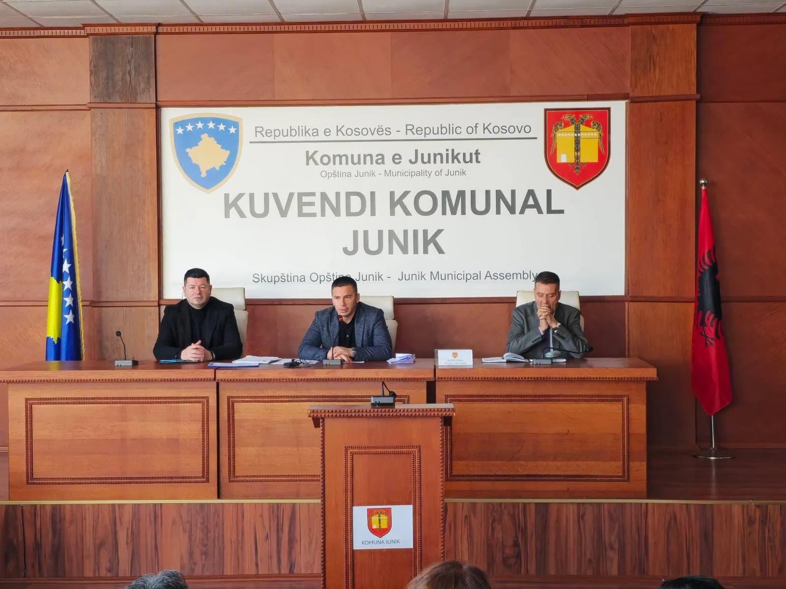 Kryesuesi u zgjodh me një ditë vonesë, a po shkon Juniku drejt zgjedhjeve të jashtëzakonshme për Asamble të Komunës?