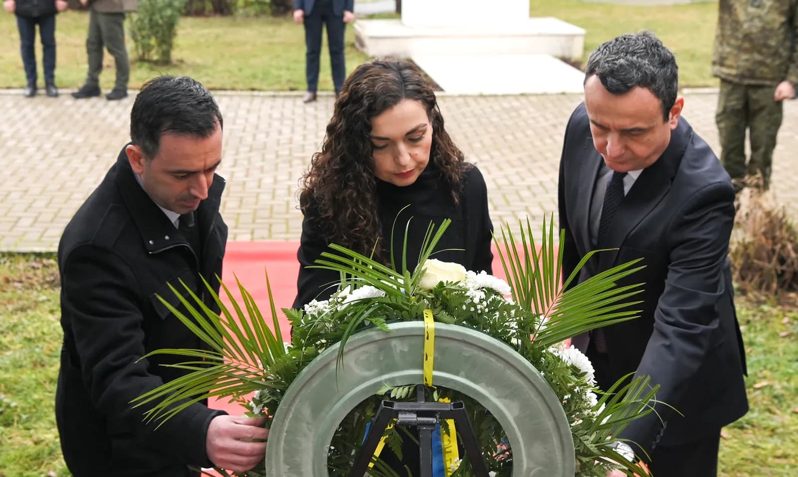 Kurti, Osmani e Basha nderojnë viktimat e Holokaustit në Ditën Ndërkombëtare Përkujtimore
