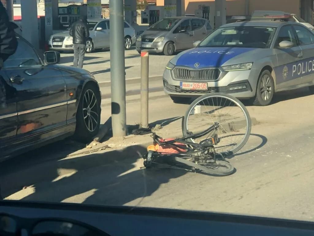 Lëndohet biçiklisti në Pejë, u aksidentua me një veturë
