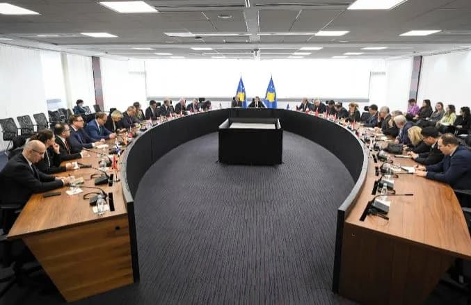 “Ligji për të Huajt dhe Ligji për Automjete”, Kurti zhvilloi takim me ambasadorët në Kosovë