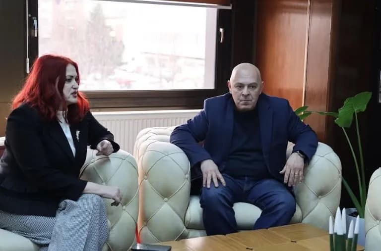 “Liria ka Emër” merr mbështetje edhe nga Gjakova për marshin “Drejtësi, jo politikë”
