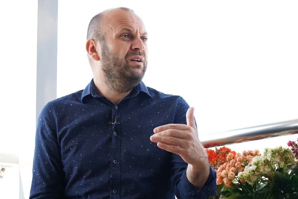 Mushkolaj pasi Abdixhiku mbeti kryetar i partisë: Sot LDK votoi vazhdimin e dështimit
