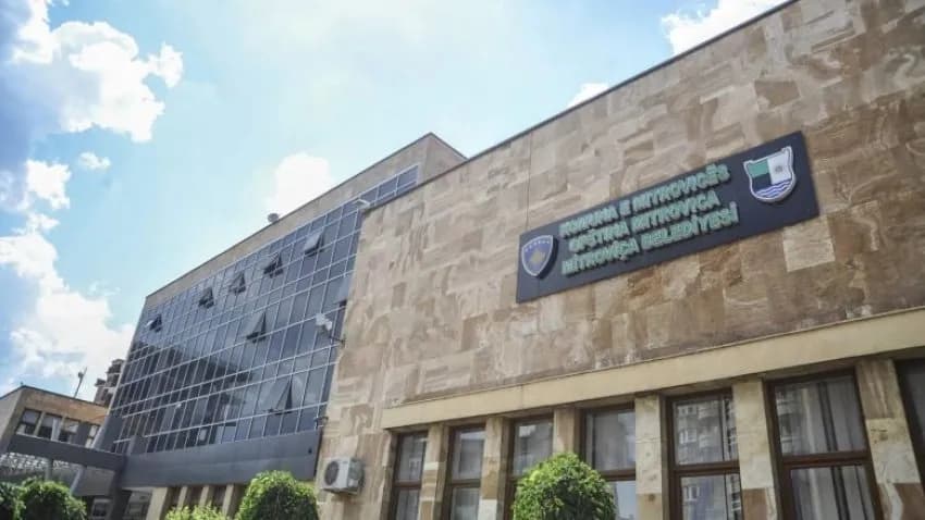 Pak pa i përfunduar afati ligjor për zgjedhjen e kryesuesit të Kuvendit, Komuna e Mitrovicës thërret për sot seancë urgjente