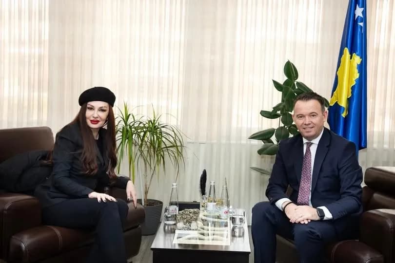 Peci pret në takim Adelina Ismajlin: Me kontributin e saj unik, ajo është bërë pjesë e historisë së Kosovës
