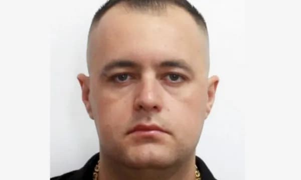 Policia kërkon ndihmë për arrestimin e të dyshuarit për plagosjen e dy personave në Prizren- Foto