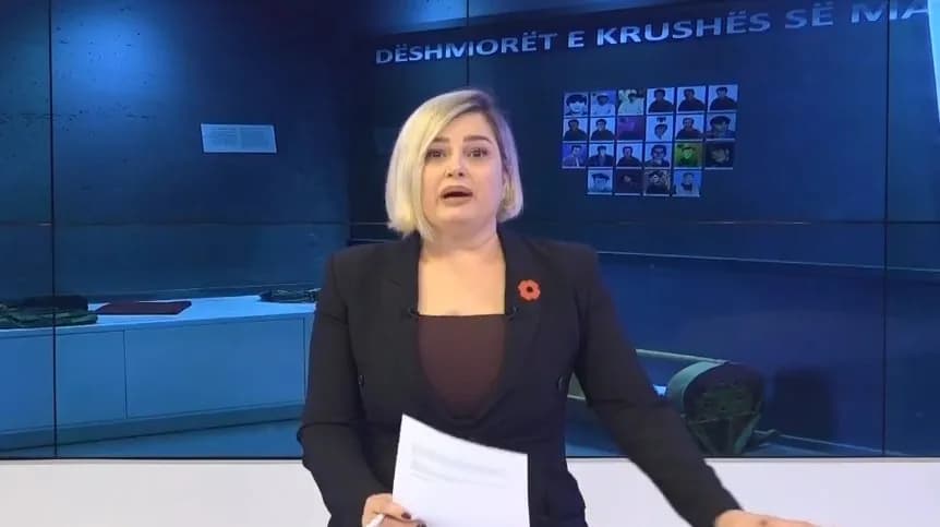Prekëse: Prezantuesja e RTK-së shpërthen në lot teksa jepte lajmin për përkujtimin e masakrës ku ia vranë babain