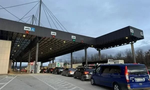 Pritje në Merdarë dhe te Dheu i Bardhë për të dalë nga Kosova