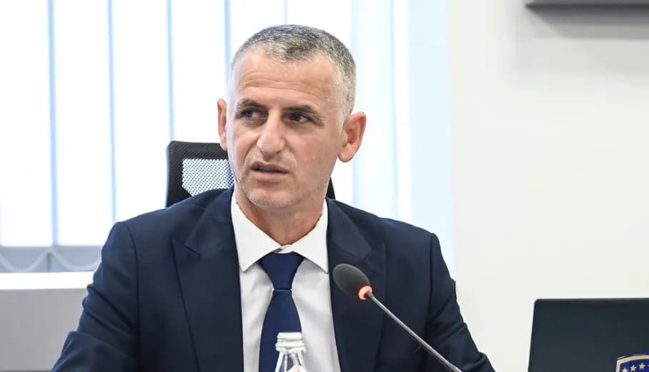 Reshjet e shiut, Durmishi: Ka grumbullim të ujit, lëvizje të trupit të rrugës teksa edhe rrëshqitje të dheut