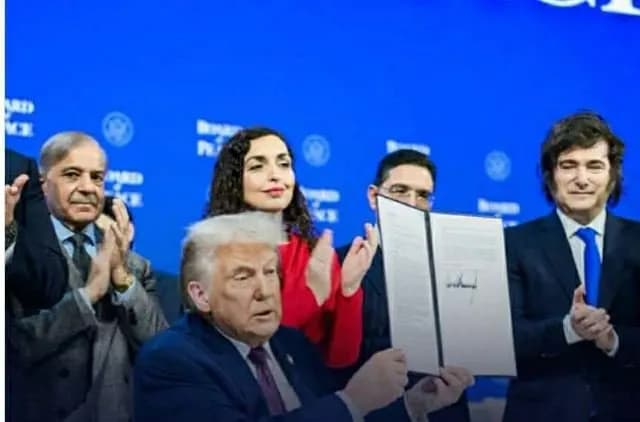 Shtëpia e Bardhë ndan foton e Trumpit ku shihet edhe Vjosa Osmani