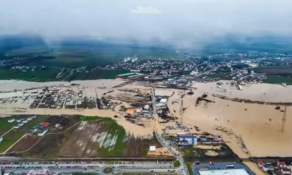 Situata në vend si pasojë e vërshimeve, AME raporton se çfarë ndodhi nëpër komuna: Reshjet e borës zbusin rrezikun