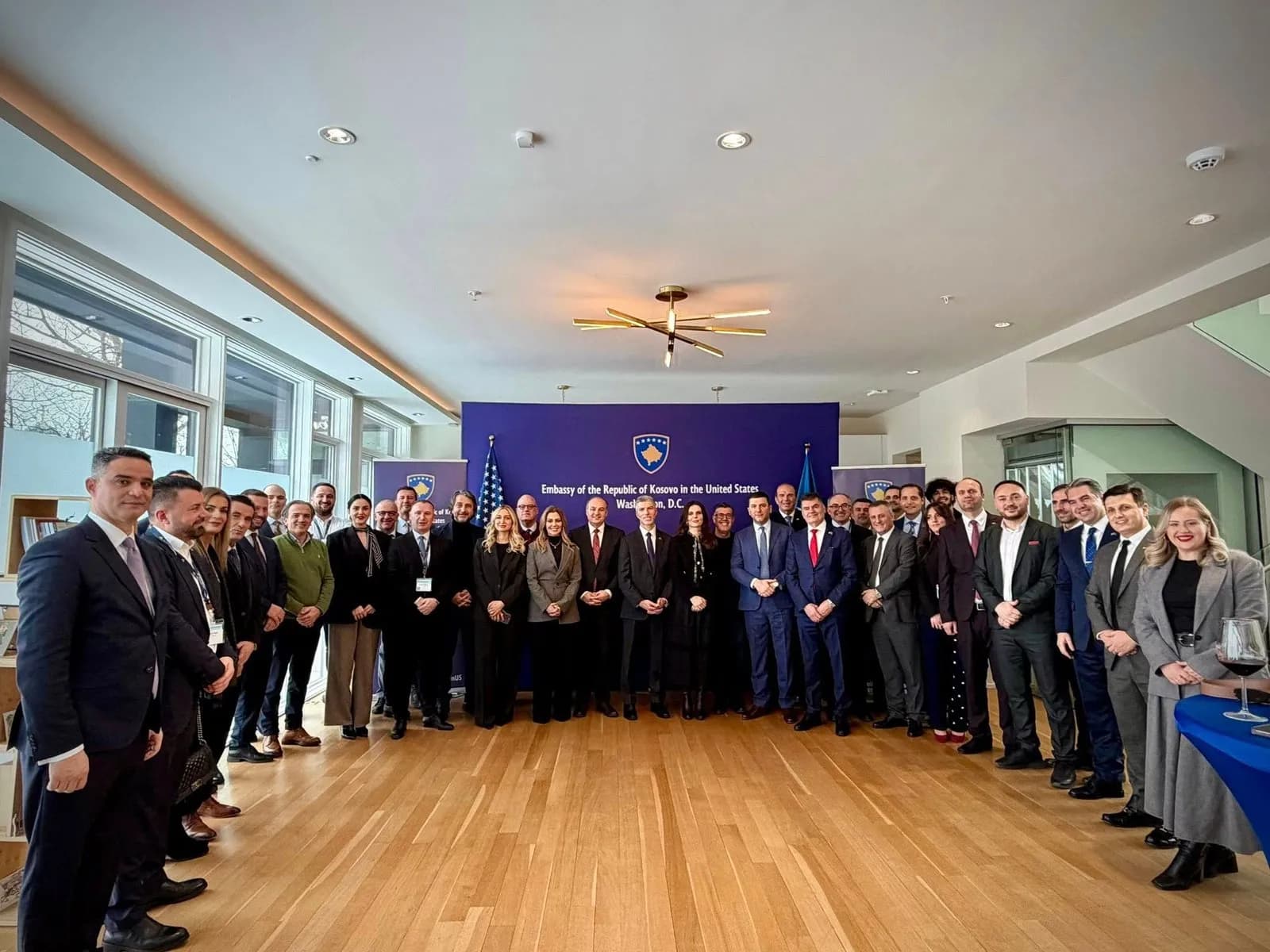 Ambasadori Dugolli e pret në Uashington kryeprokurorin Isufaj, i cili nuk pëlqehet nga Kurti dhe Osmani