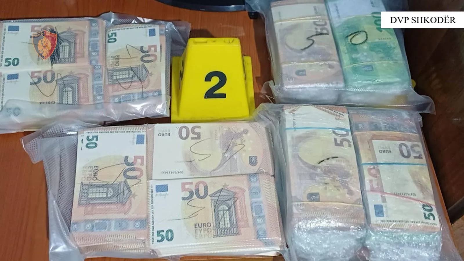 Arrestohet 19-vjeçari në Shkodër, kapen rreth 165 mijë € të dyshuara të falsifikuara dhe municion luftarak