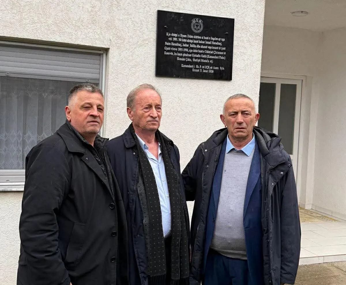 Azem Syla dhe Nasim Haradinaj nderojnë me pllakë përkujtimore shtëpinë e Hisen Didës, ku u strehuan ushtarë dhe dëshmorë të UÇK-së