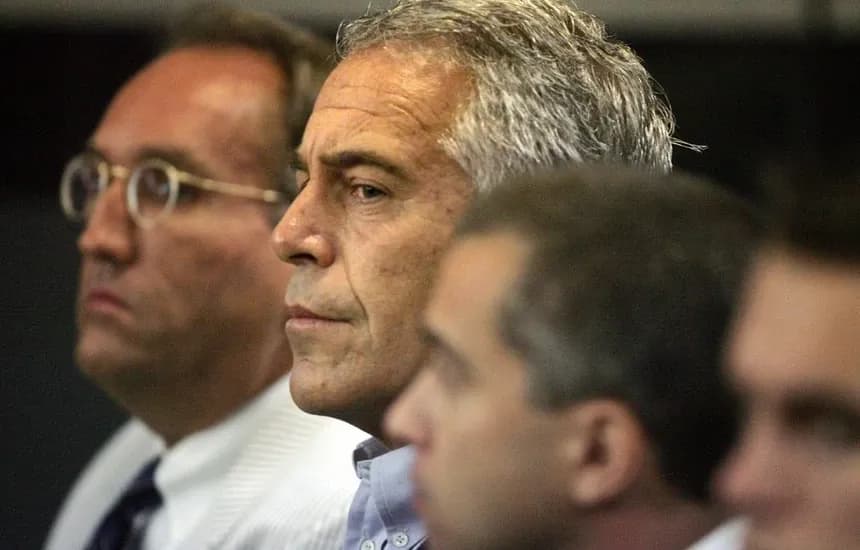 Britania nis hetimet: Epstein dyshohet të ketë përdorur baza ajrore për trafik vajzash