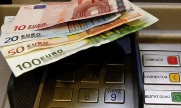 Dëmtohen tre aparate për pagesa në Fushë Kosovë, vidhen 200 euro