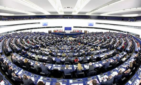Draft-raporti i PE-së për Shqipërinë: Korrupsioni sfidë serioze, të adresohet në nivelet e larta të qeverisjes