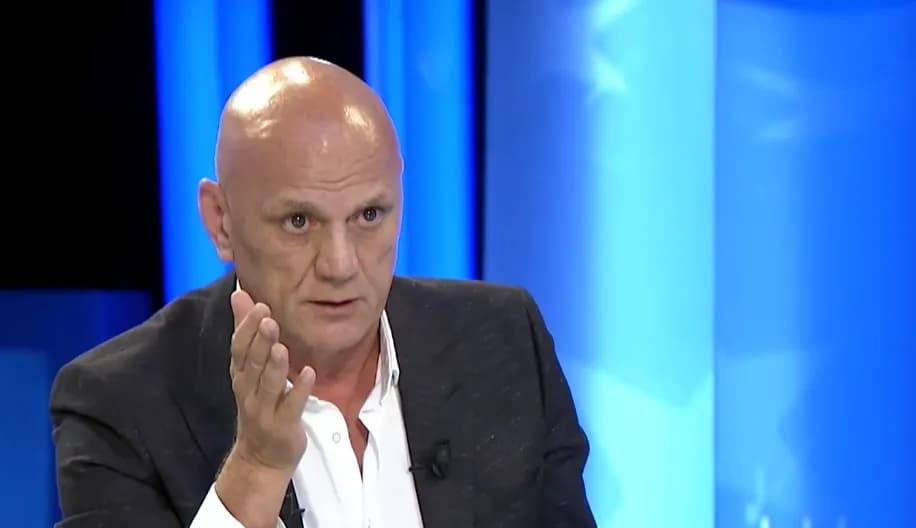 Gani Geci: Albin Kurti i ka dy rrugë, ose ka me rrejtë Familjen Jashari ose Vjosa Osmanin