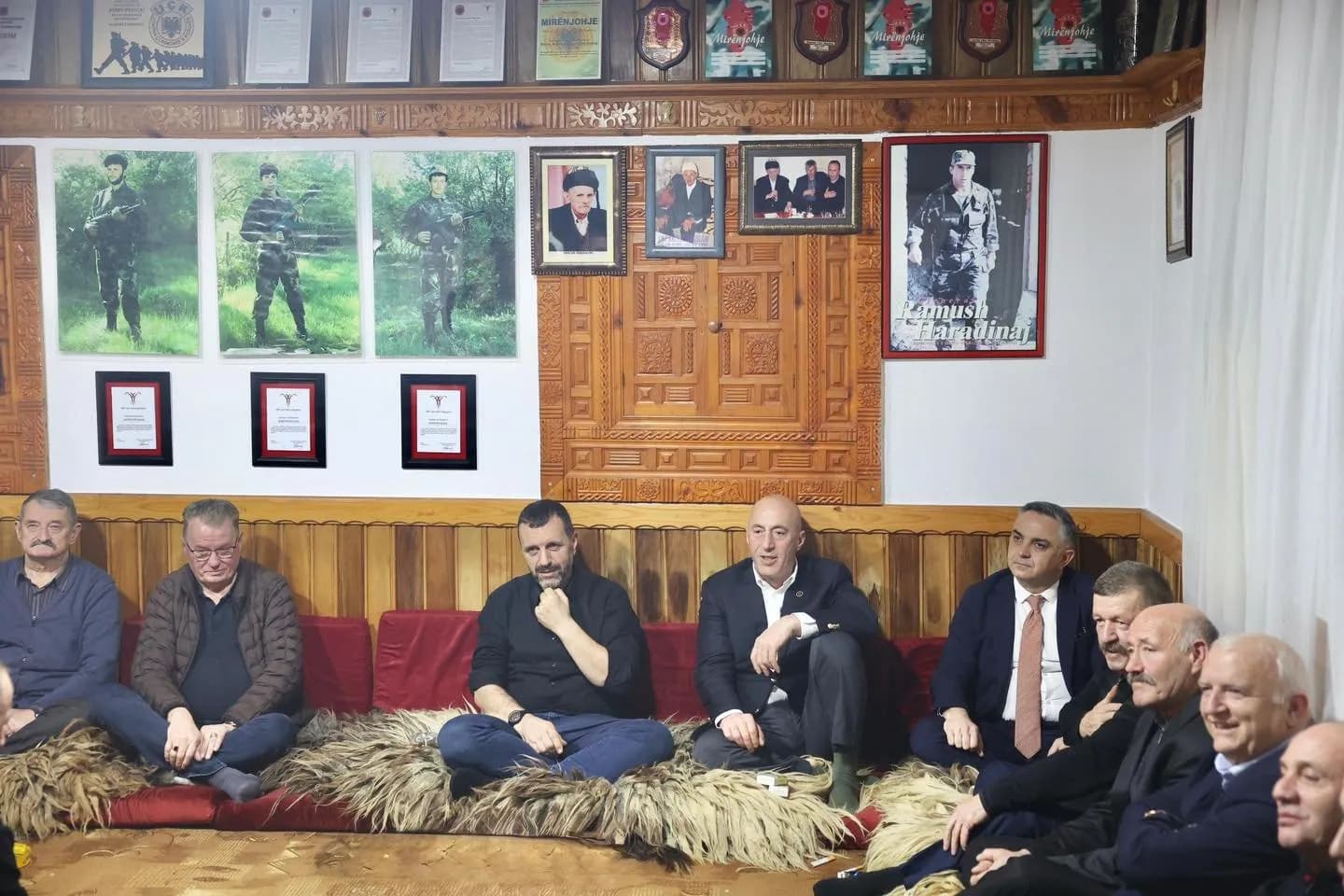 Haradinaj nderon familjen Muslijaj dhe kujtesën e dëshmorëve në Shaptej