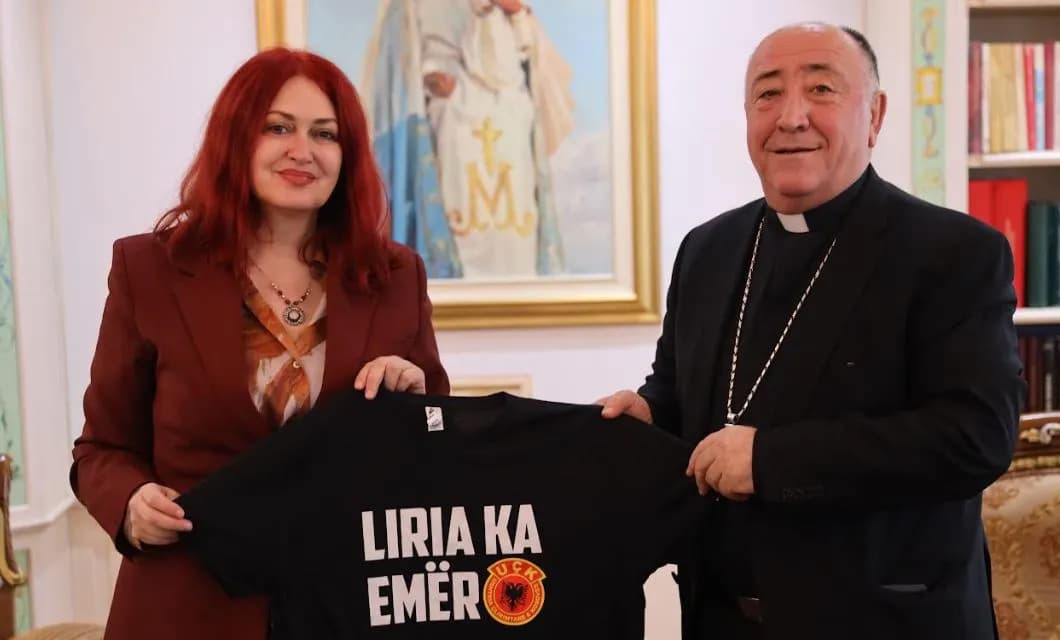 Hoxha pritet nga Imzot Dodë Gjergji në Katedrale – Ipeshkvia e Kosovës mbështet Marshin “Drejtësi, jo politikë” më 17 shkurt