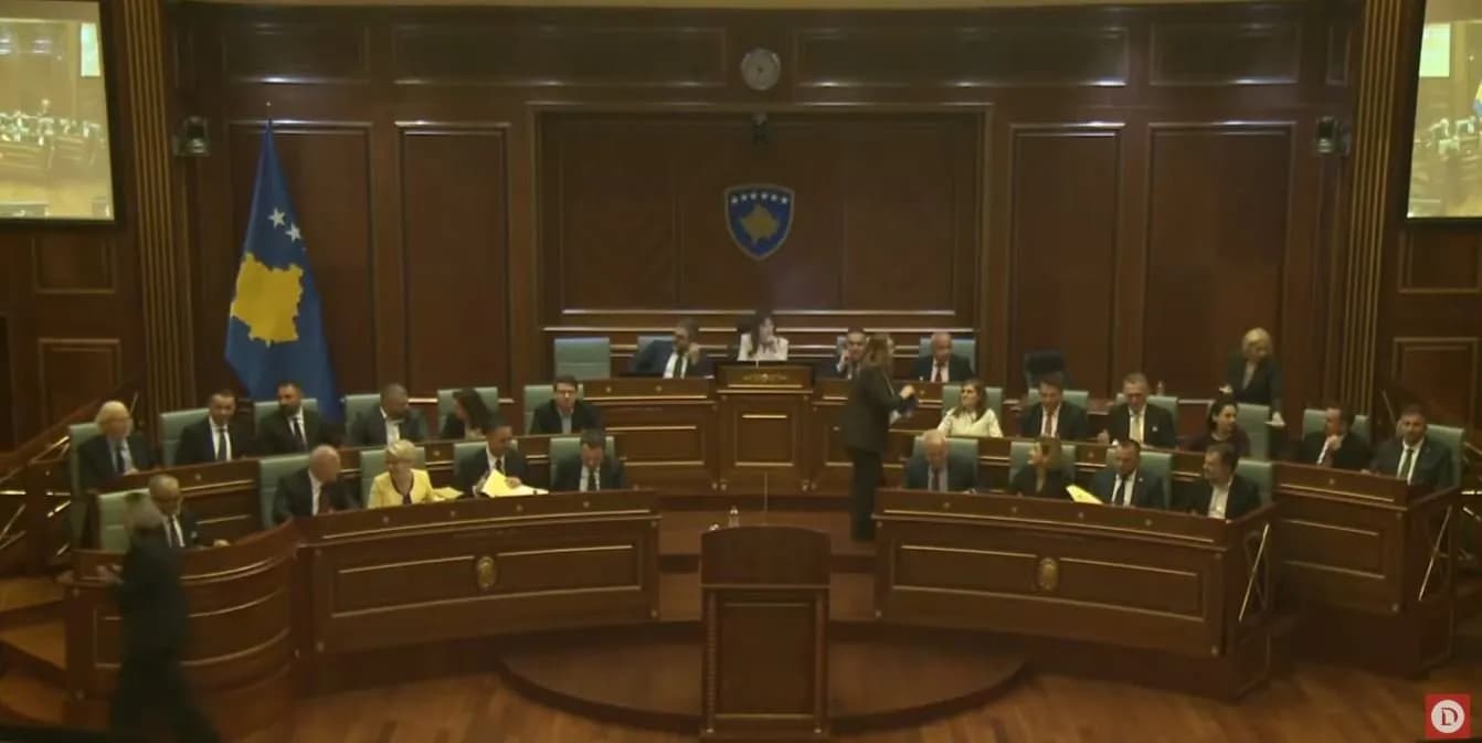 Kabineti i ri qeveritar zë ulëset në Kuvendin e Kosovës