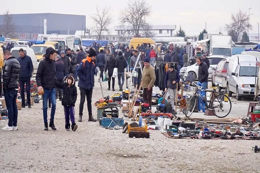 Komuna e Prishtinës me aksion kundër tregtimit ilegal të automjeteve