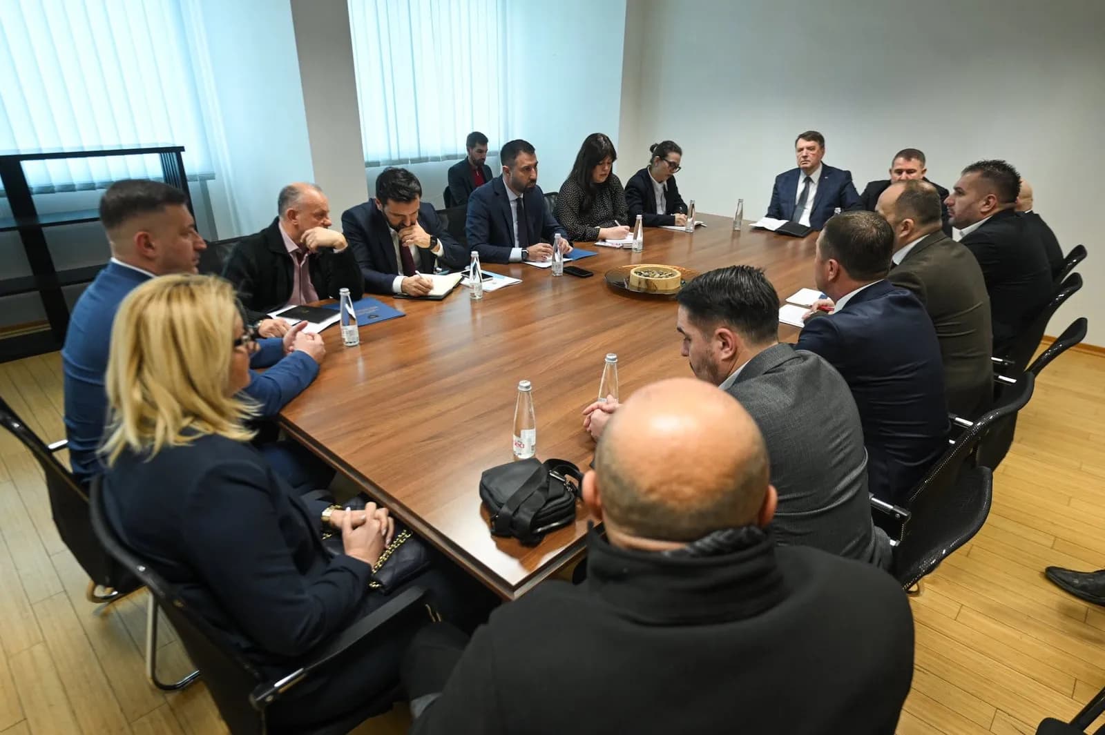Krasniqi pas takimit me 10 kryetarët nga Lista Srpska: Dëgjova secilin, takimet me agjenda të detajuara do të vazhdojnë