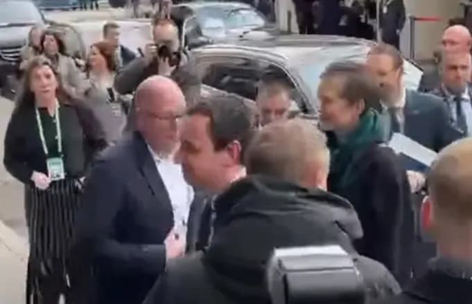 Kurti arrin në Mynih, shoqërohet nga bashkëshortja e tij