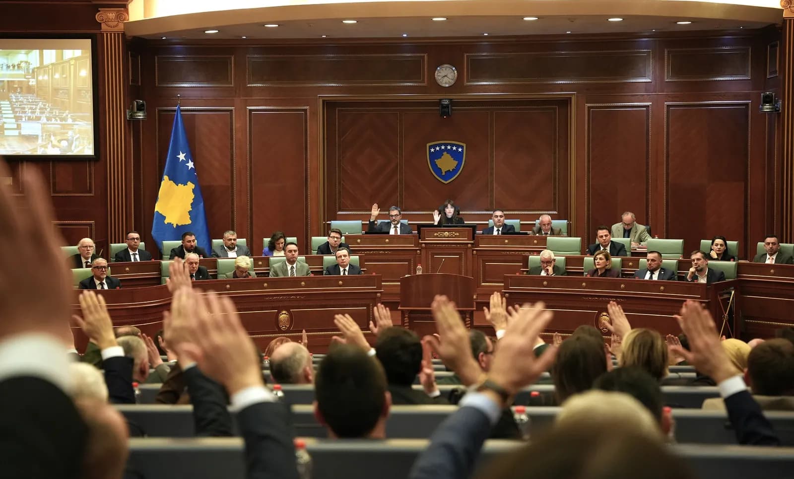 Kuvendi mblidhet në orën 15:00, në rend ratifikimi i marrëveshjeve ndërkombëtare