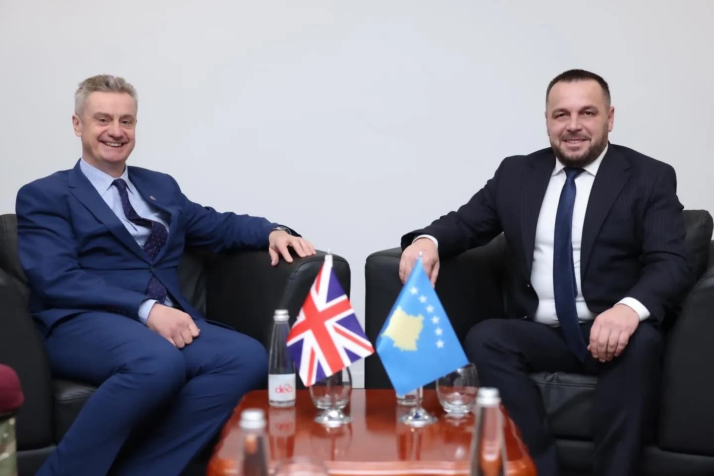 Maqedonci dhe Hargreaves bisedojnë për forcimin e bashkëpunimit në fushën e mbrojtjes