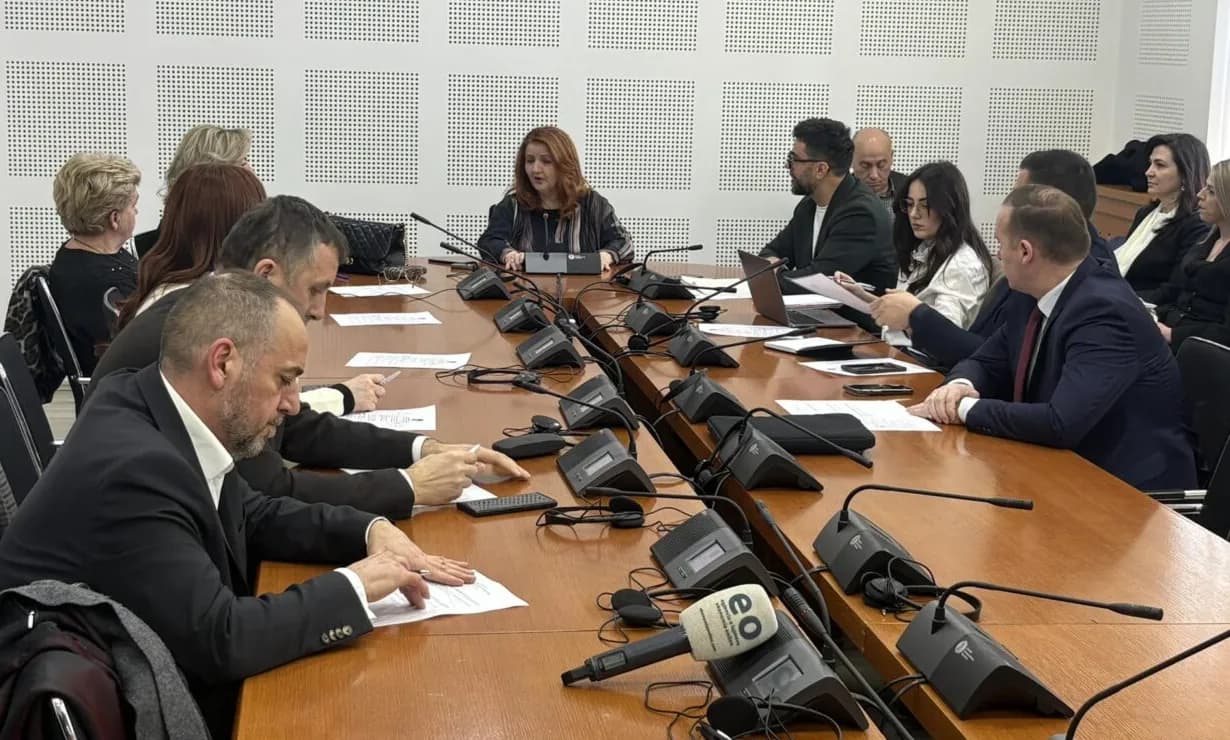 Miratohet në komision projektligji për buxhetin 2026, kërkohet rritje e pensioneve