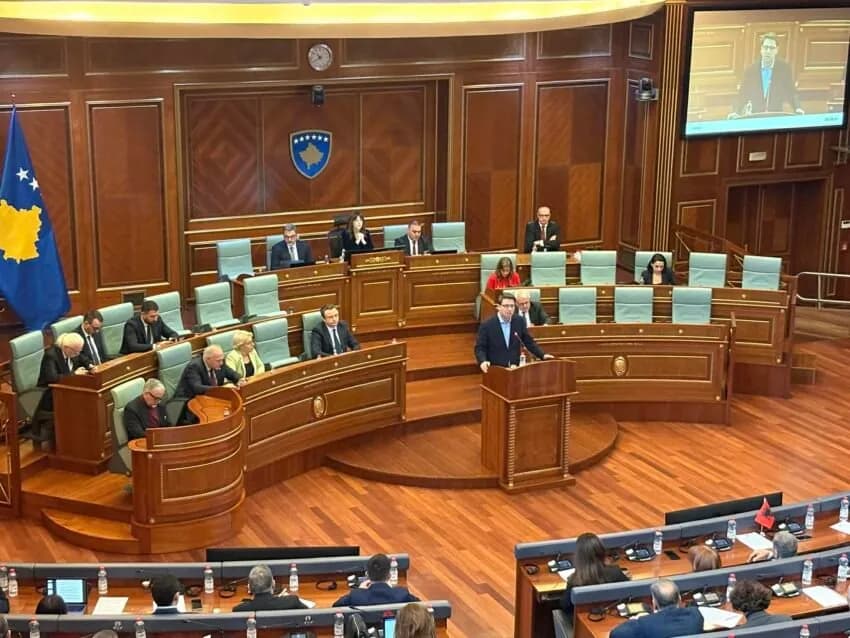 Murati paraqet projektligjin e buxhetit para deputetëve