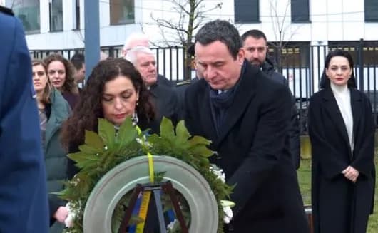 Osmani dhe Kurti bëjnë nderime te varri i Adem Demaçit