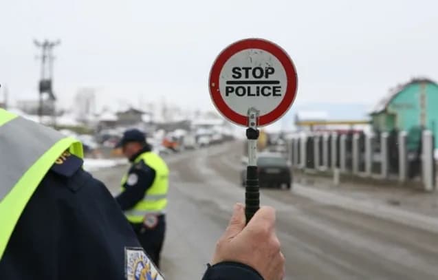Policia ndëshkon 5 shoferë në Ferizaj, shkelën rëndë rregullat e komunikacionit
