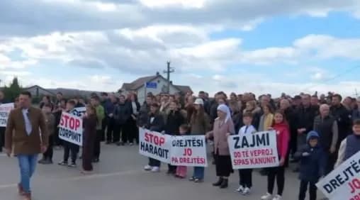 Protestojnë banorët e Zajmit të Klinës: Një pronë iu shit dy personave