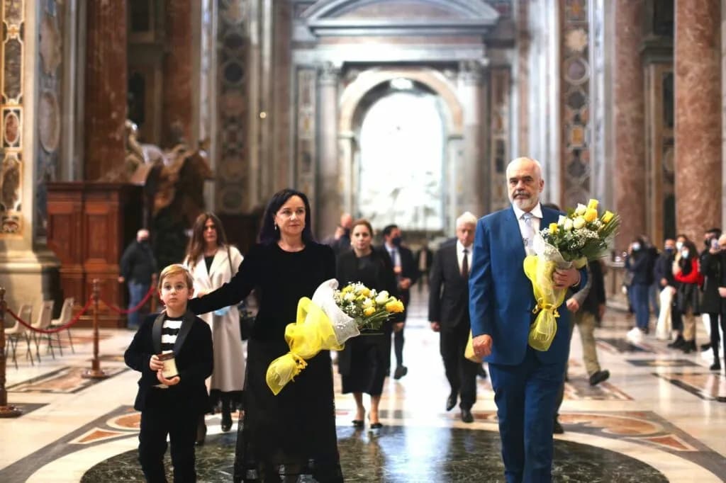 Rama niset për në Vatikan, do takohet me Papa Leonin