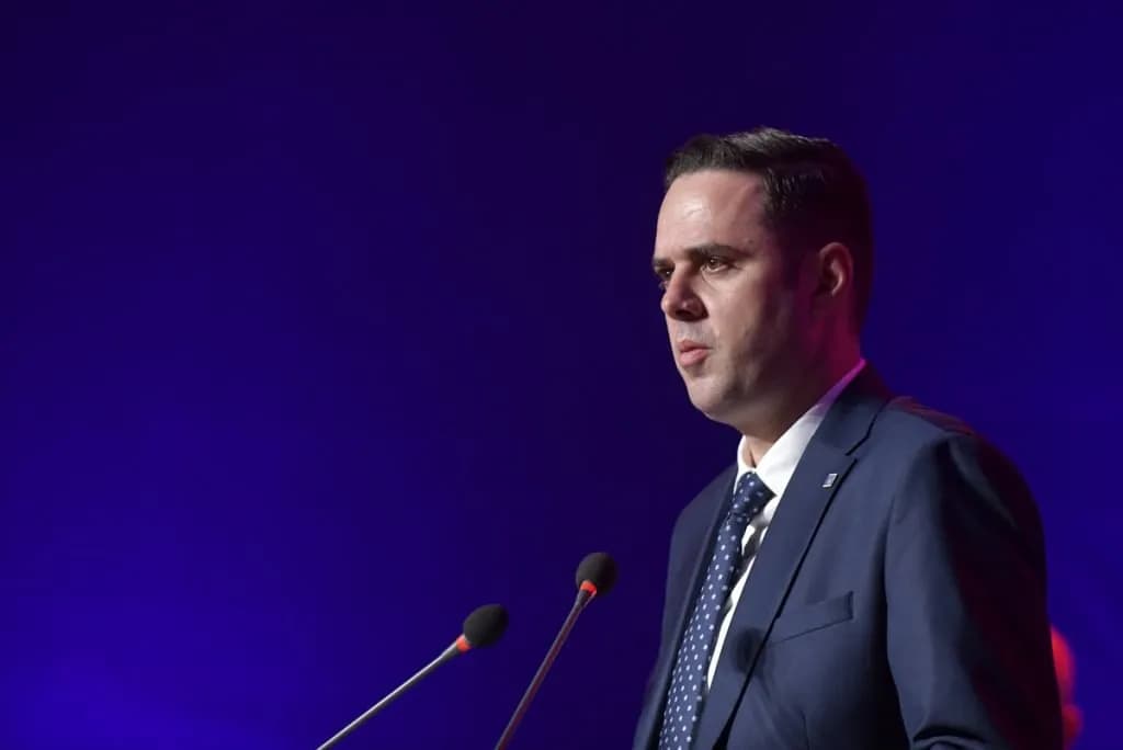 Rrugëtimi i Kosovës, Abdixhiku uron pavarësinë me një video: Vazhdojmë