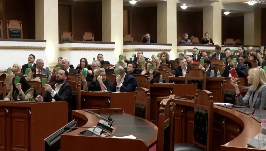 Seancë maratonë prej 18 orësh në Kuvendin e Shqipërisë, PS voton ligjin për diplomatët