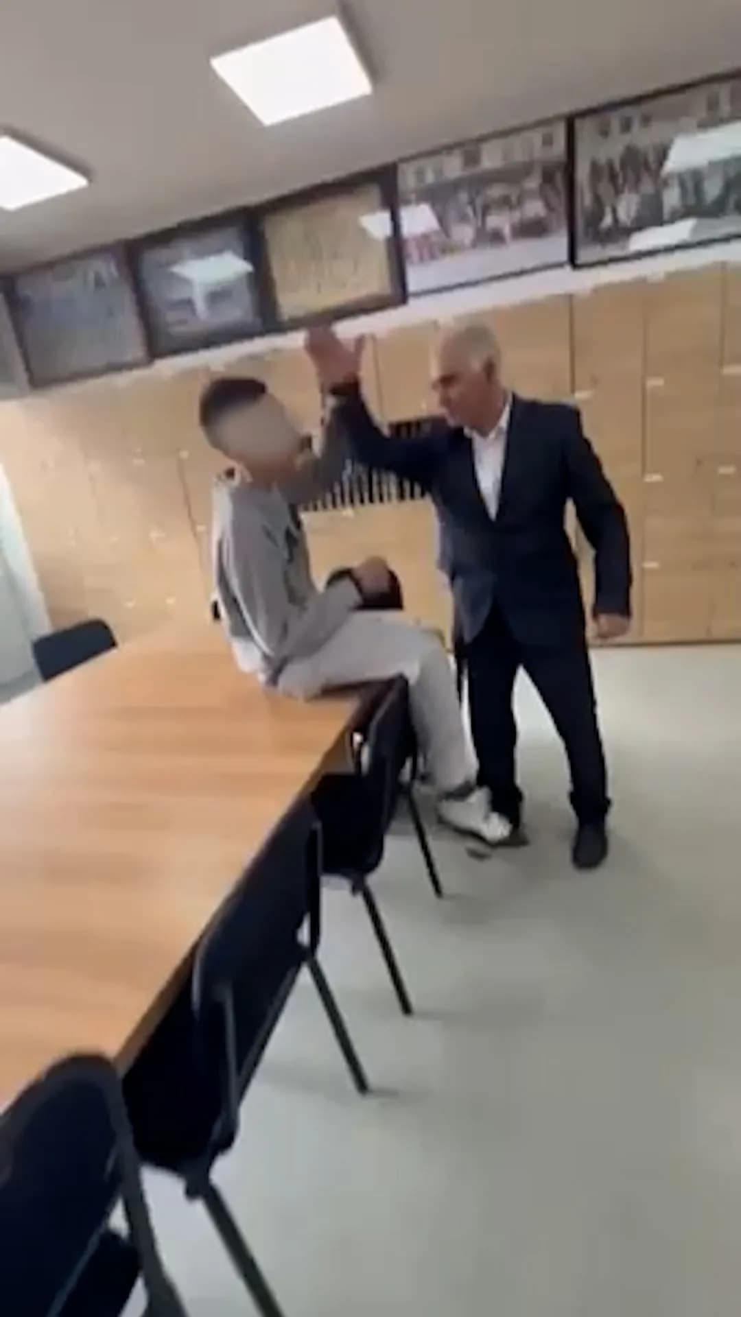 Skandal në shkollën “Pavarësia”: Mësimdhënësi godet nxënësin
