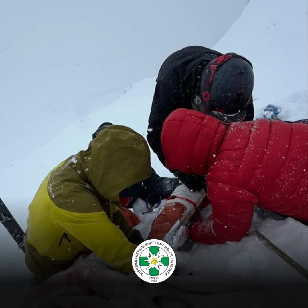 Skiatorja thyen këmbën në majën e Ram Aruqit, intervenon SHKSHMK-ja