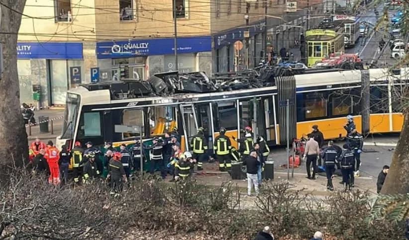 Tramvaji del nga shinat në Milano, një i vdekur dhe dhjetëra të plagosur