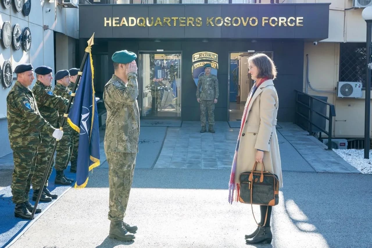 Ulutash takon përfaqësuesen e EEAS-it, riafirmohet angazhimi i KFOR-it për sigurinë në Kosovë