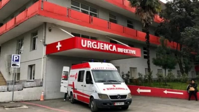 Vdes 4-vjeçari në Vlorë, dyshohet nga konsumimi i mjaltit