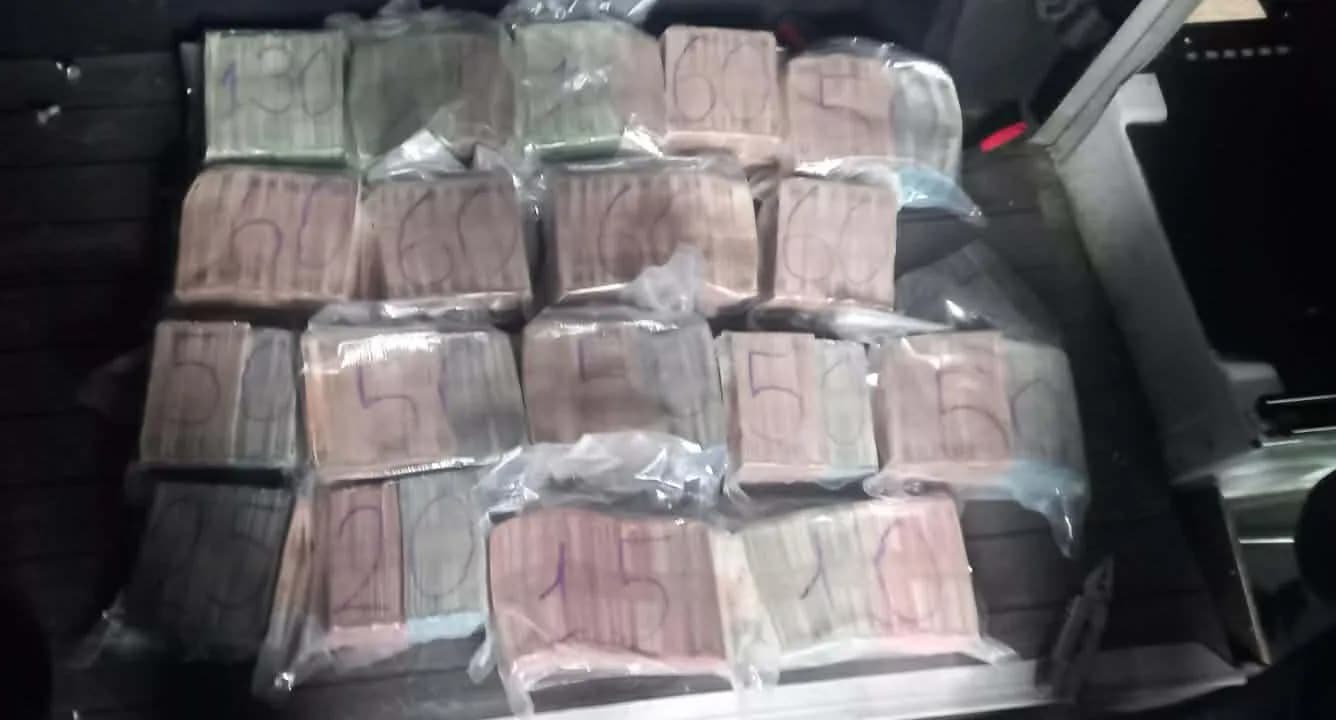Zbulohen rreth 1 milion euro të padeklaruara në Merdare, fshehje e sofistikuar në furgon