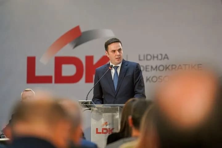 Abdixhiku: LDK synon bashkimin e madh të së djathtës, Vjosa Osmani pjesë e projektit