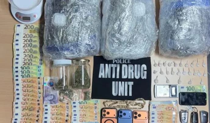 Aksion i madh i antidrogës në Prishtinë, arrestohen pesë persona – sekuestrohen mijëra euro
