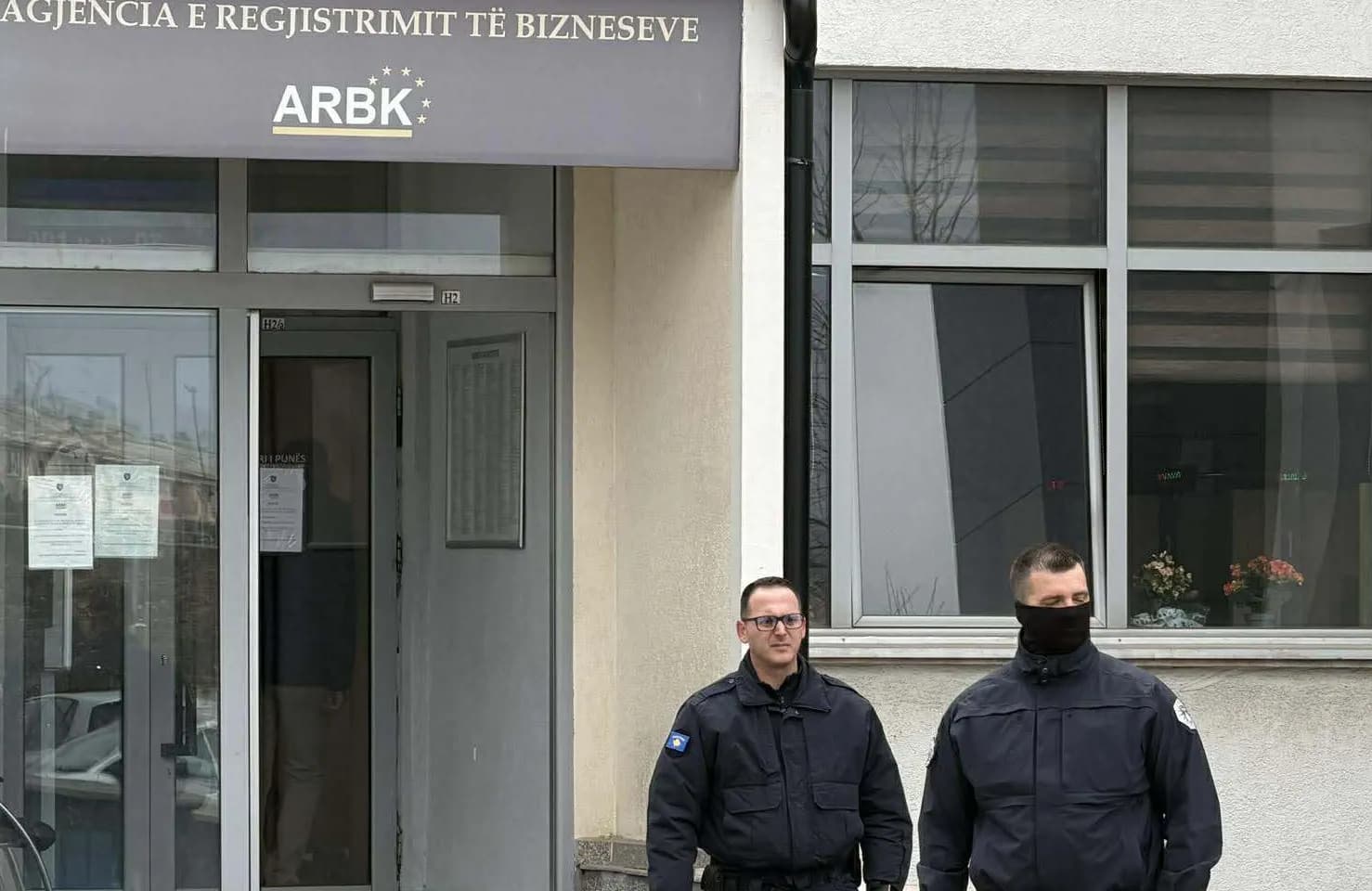 Aksioni i Policisë: Shoqërohen në Polici U.D. drejtorja dhe dy zyrtare të tjera të ARBK-së