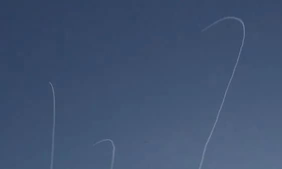 Alarm në Tel Aviv, Izraeli i kundërpërgjigjet me sulme
